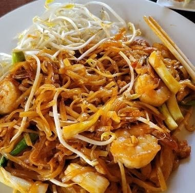 Pad Thai (Chicken & Shrimp).